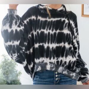 Like Love, oversized crop sweatshirt with snap sleeve, size Medium, EUC